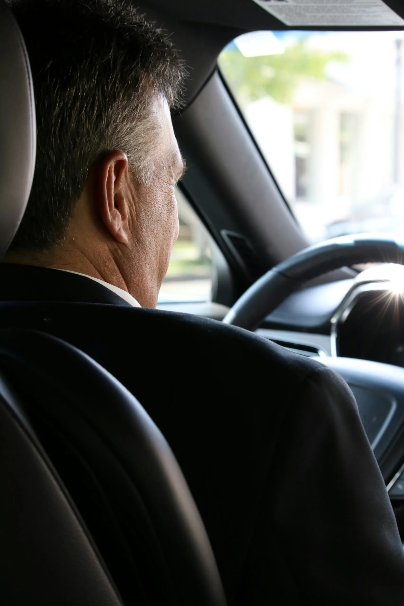 Experience Effortless Holiday Travel with Oregon Town Car Service to and from  PDX Airport